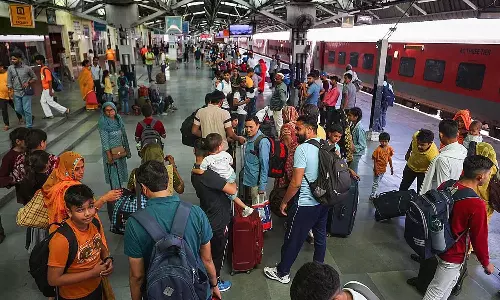 കേരളത്തിൽ 16 ട്രെയിനുകൾക്ക് അധിക സ്റ്റോപ്പ് അനുവദിച്ച് റെയിൽവേ കേരളത്തിൽ 16 ട്രെയിനുകൾക്ക് അധിക സ്റ്റോപ്പ് അനുവദിച്ച് റെയിൽവേ