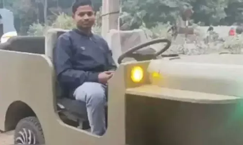 ഇത് നാടൻ ടെസ്‌ല; ഒരു ലക്ഷം രൂപയ്ക്ക് അഞ്ച് പേർക്ക് യാത്ര ചെയ്യാവുന്ന ഇലക്ട്രിക് ജീപ്പുമായി യുവാവ്