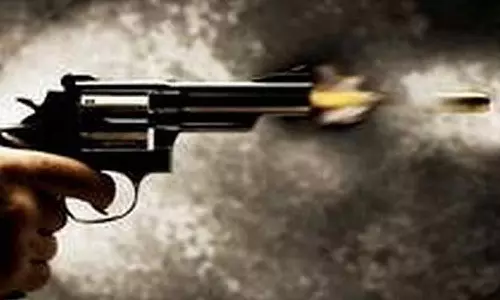 ഭാര്യയെയും രണ്ട് പിഞ്ചുമക്കളെയും വെടിവെച്ചു കൊന്ന് ഗൃഹനാഥൻ ആത്മഹത്യ ചെയ്തു