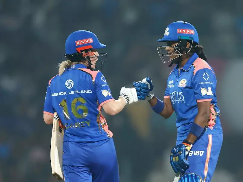 സജനയുടെ വെടിക്കെട്ട്, ആർസിബിയുടെ കിടിലൻ ബൗളിംഗ് വനിതാ പ്രീമിയർ ലീഗിന് ആവേശ തുടക്കം സജനയുടെ വെടിക്കെട്ട്, ആർസിബിയുടെ കിടിലൻ ബൗളിംഗ് വനിതാ പ്രീമിയർ ലീഗിന് ആവേശ തുടക്കം