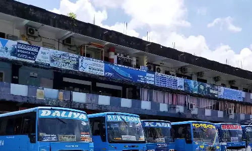 അപകടത്തിൽപ്പെട്ടയാളുടെ കാൽ മുറിച്ചുമാറ്റി; യാത്രക്കാർക്ക്  കെണിയായി കലൂർ പ്രൈവറ്റ് ബസ് സ്റ്റാൻഡ്