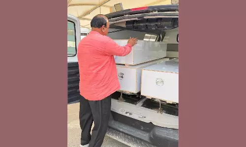 സീറ്റിനടിയിലെ കാർഗോ അറയിൽ സ്വന്തം ഭർത്താവിന്റെ മൃതദേഹമുണ്ടെന്ന് ആ ഉമ്മ അറിഞ്ഞിരുന്നില്ല; ഉള്ളുലയ്ക്കുന്ന കുറിപ്പുമായി അഷ്‌റഫ് താമരശ്ശേരി