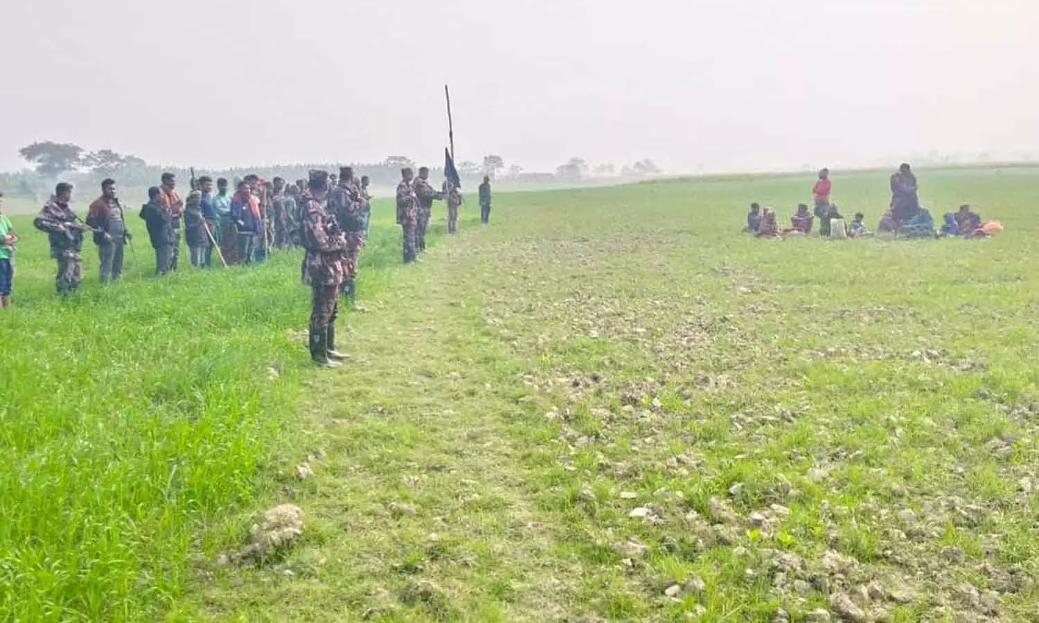 ബംഗ്ലാദേശികളെന്ന് ആരോപിച്ച് ഒഡീഷയിലെ ബംഗാളി മുസ്ലിം കുടുംബത്തിലെ 14 അംഗങ്ങളെ അതിർത്തിയിൽ തള്ളി; ആരോപണവുമായി ബന്ധുക്കൾ ബംഗ്ലാദേശികളെന്ന് ആരോപിച്ച് ഒഡീഷയിലെ ബംഗാളി മുസ്ലിം കുടുംബത്തിലെ 14 അംഗങ്ങളെ അതിർത്തിയിൽ തള്ളി; ആരോപണവുമായി ബന്ധുക്കൾ