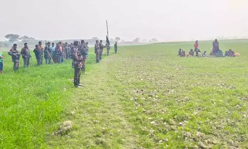 ബംഗ്ലാദേശികളെന്ന് ആരോപിച്ച് ഒഡീഷയിലെ ബംഗാളി മുസ്‌ലിം കുടുംബത്തിലെ 14 അംഗങ്ങളെ അതിർത്തിയിൽ തള്ളി; ആരോപണവുമായി ബന്ധുക്കൾ