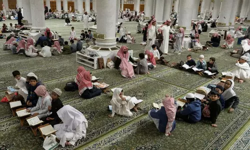 More than 9.4 lakh students benefited from distance learning at the Prophets Mosque in 2025