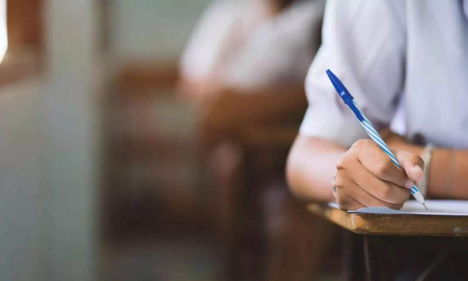 നായ്ക്കുട്ടിയുടെ പേരെന്ത്?; ചോദ്യപേപ്പറിൽ മതനിന്ദ ആരോപിച്ച് പ്രതിഷേധം, അധ്യാപികക്ക് സസ്പെൻഷൻ നായ്ക്കുട്ടിയുടെ പേരെന്ത്?; ചോദ്യപേപ്പറിൽ മതനിന്ദ ആരോപിച്ച് പ്രതിഷേധം, അധ്യാപികക്ക് സസ്പെൻഷൻ