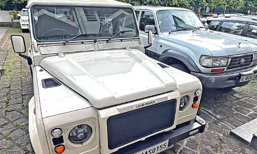 ഇന്ത്യൻ എംബസിയിൽ ഉപയോഗിച്ച ലാൻഡ് ക്രൂയിസർ കാറെന്ന് പറഞ്ഞ് പണം തട്ടി;ഭൂട്ടാന്‍ വാഹനക്കടത്തില്‍ ആദ്യ കേസ് രജിസ്റ്റര്‍ ചെയ്തു