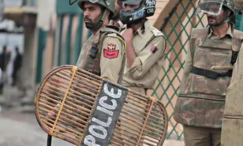 കശ്മീരിൽ പള്ളികളെയും നടത്തിപ്പുകാരെയും കുറിച്ച് വിവരശേഖരണത്തിന് പൊലീസ്