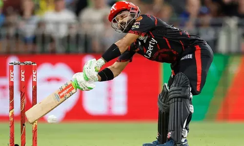 ബാറ്റിങിലെ മെല്ലെപ്പോക്ക്; മുഹമ്മദ് റിസ്വാനെ ബാറ്റിം​ഗിനിടെ തിരികെ വിളിച്ചു