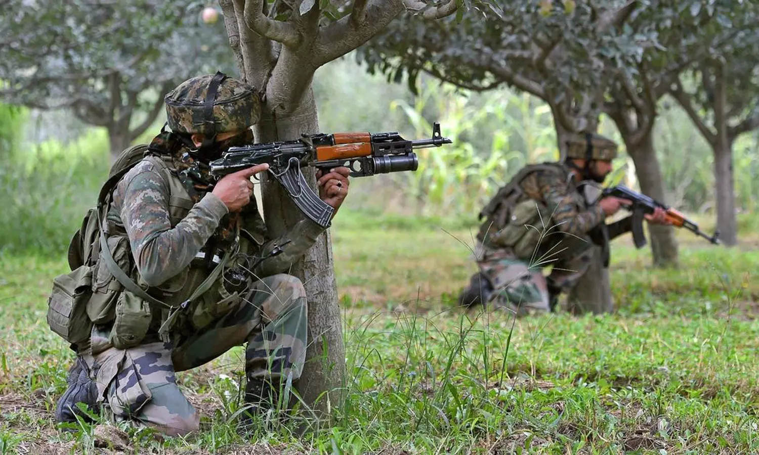 ജമ്മു കശ്മീരിൽ സൈന്യത്തിന് നേരെ വെടിയുതിർത്ത് ഭീകരർ; തിരച്ചിൽ ആരംഭിച്ചു ജമ്മു കശ്മീരിൽ സൈന്യത്തിന് നേരെ വെടിയുതിർത്ത് ഭീകരർ; തിരച്ചിൽ ആരംഭിച്ചു