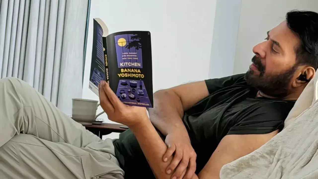 മമ്മൂട്ടി വായിക്കുന്ന ആ പുസ്തകം ഏതാണ്? എന്താണ് അതിന്‍റെ പ്രത്യേകത