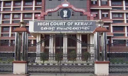 ശബരിമലയിൽ അഭിഷേക ശേഷമുള്ള നെയ്യ് വിൽപ്പനയിലെ ക്രമക്കേടിൽ വിജിലൻസ് അന്വേഷണം വേണം- ഹൈക്കോടതി ദേവസ്വം ബെഞ്ച്