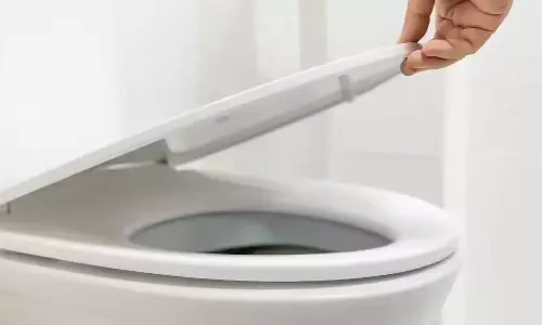 ഫ്ലഷ് ചെയ്യുന്നതിനുമുമ്പ് ടോയ്ലറ്റ് ലിഡ് അടക്കാന് പറയുന്നതിന്റെ കാരണം ഇതാണ്! ഫ്ലഷ് ചെയ്യുന്നതിനുമുമ്പ് ടോയ്ലറ്റ് ലിഡ് അടക്കാന് പറയുന്നതിന്റെ കാരണം ഇതാണ്!