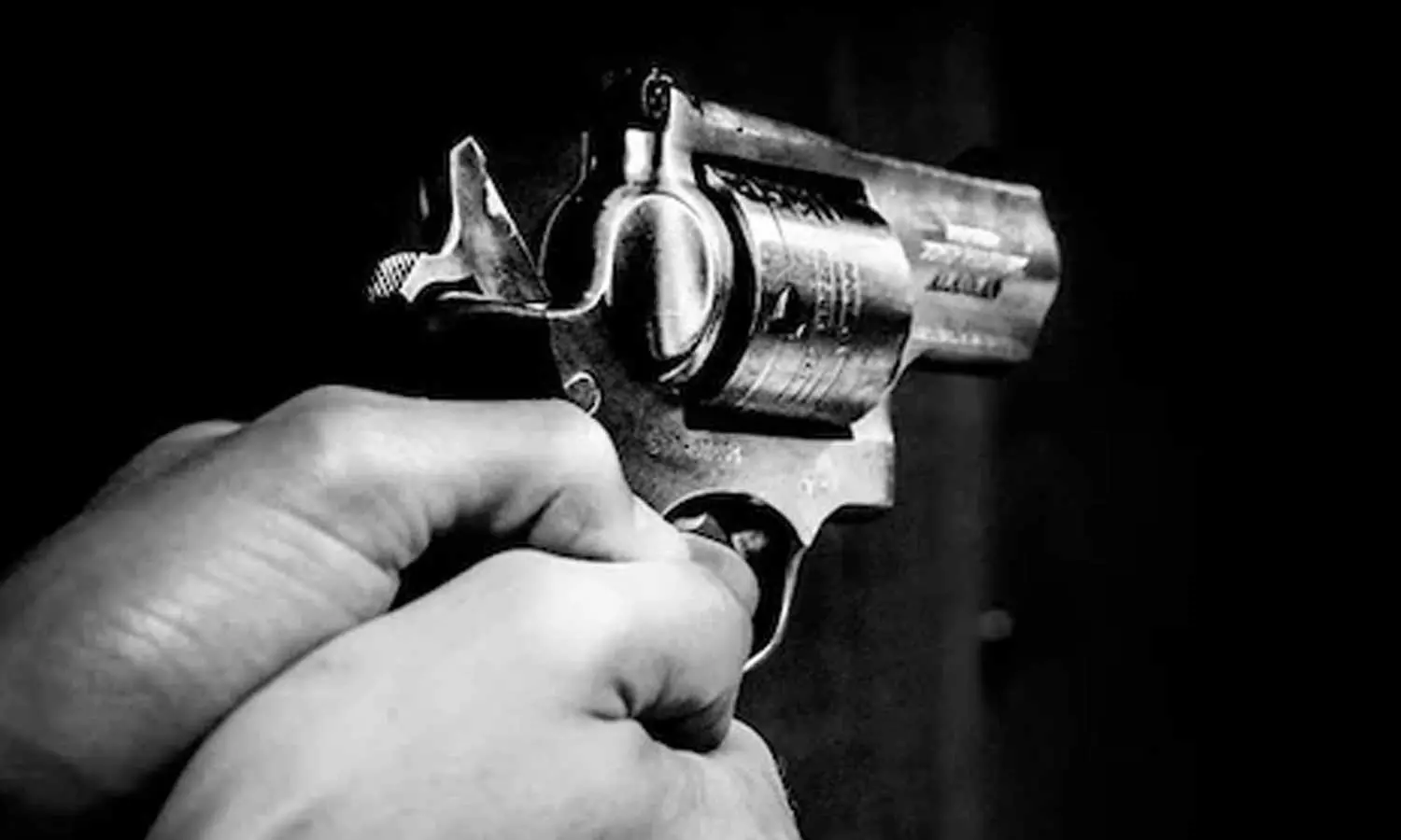 പ്രണയവിവാഹം ചെയ്ത മകളെ മാപ്പ് കൊടുത്ത് വീട്ടിലേക്ക് വിളിച്ചുവരുത്തി; 21കാരിയെ പിതാവ് വെടിവെച്ചുകൊന്നു പ്രണയവിവാഹം ചെയ്ത മകളെ മാപ്പ് കൊടുത്ത് വീട്ടിലേക്ക് വിളിച്ചുവരുത്തി; 21കാരിയെ പിതാവ് വെടിവെച്ചുകൊന്നു