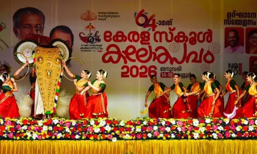 കലയുടെ പൂരം കാണണം കാന്താ; ഭരതനാട്യവും ഒപ്പനയും തിരുവാതിരയും അടക്കമുള്ള ഗ്ലാമർ ഇനങ്ങൾ ഇന്ന് വേദിയിൽ