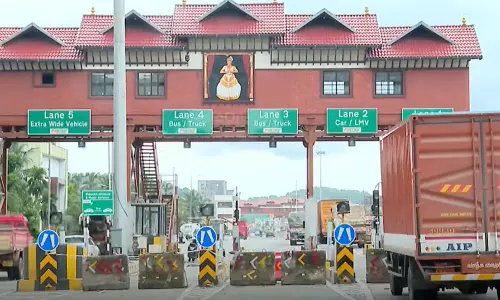 കോഴിക്കോട് ബൈപ്പാസിൽ ഇന്ന് മുതൽ ടോൾ  പിരിവ് തുടങ്ങും; തടയുമെന്ന് യുഡിഎഫ്