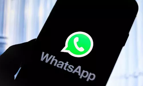 വാട്ട്സ്ആപ്പ് സ്റ്റാറ്റസ് കുരുക്കായി; ജോലിക്കാരിയുടെ മോഷണം കൈയോടെ പൊക്കി വീട്ടുടമ