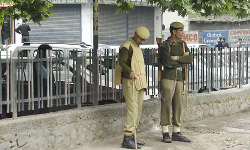 മുസ്‌ലിം പള്ളികളുടെയും കമ്മിറ്റി അംഗങ്ങളുടെയും വിവരങ്ങൾ ശേഖരിക്കുന്ന കശ്മീർ പൊലീസ് നടപടി മൗലികാവകാശ ലംഘനമെന്ന് വിമർശനം