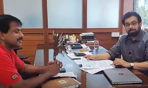 അഞ്ച് പതിറ്റാണ്ട് വോട്ട് ചെയ്ത് എംപിക്ക് മാതാപിതാക്കളുടെ രേഖകള് ഹാജരാക്കേണ്ട സാഹചര്യം; ബിഎല്ഒയെ മുന്നിലിരുത്തി ജോണ് ബ്രിട്ടാസ് എംപിയുടെ പ്രതിഷേധം അഞ്ച് പതിറ്റാണ്ട് വോട്ട് ചെയ്ത് എംപിക്ക് മാതാപിതാക്കളുടെ രേഖകള് ഹാജരാക്കേണ്ട സാഹചര്യം; ബിഎല്ഒയെ മുന്നിലിരുത്തി ജോണ് ബ്രിട്ടാസ് എംപിയുടെ പ്രതിഷേധം