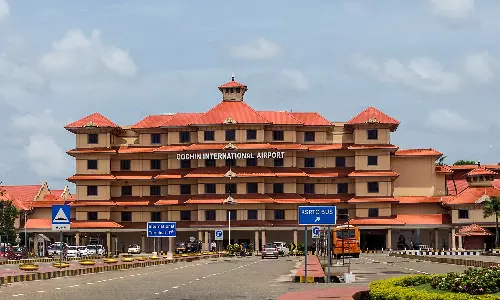 നെടുമ്പാശേരിയില്‍ ഉംറയ്ക്ക് പുറപ്പെടാനെത്തിയ തീര്‍ഥാടകരുടെ യാത്ര മുടങ്ങി