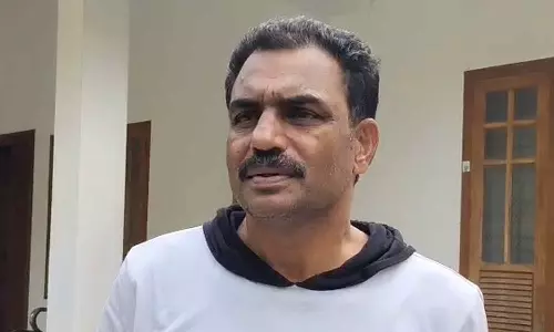 പാർട്ടിയിൽ ഭീഷണിയുടെ സ്വരത്തിൽ തീരുമാനമെടുക്കുന്നു; സിപിഎം വിട്ട് മുതിർന്ന അംഗം എ.വി ജയൻ