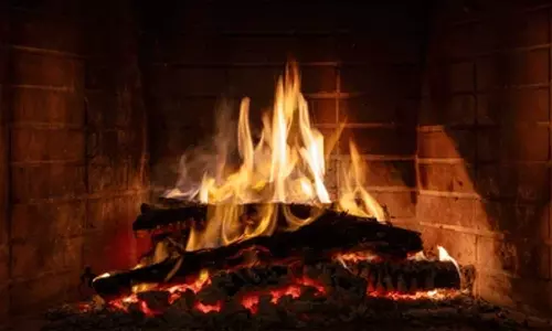 അടുപ്പിൽ 10 മണിക്കൂർ വെറുതെ വിറക് കത്തിച്ചു; ഒരൊറ്റ വീഡിയോകൊണ്ട് യൂട്യൂബർ നേടിയത് 10 കോടി രൂപ!