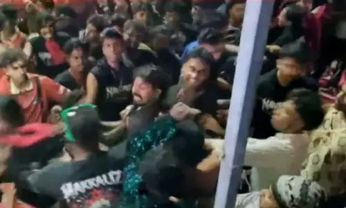 മലപ്പുറത്ത് ഉത്സവത്തിനിടെ രണ്ട് വിഭാഗങ്ങള്‍ തമ്മില്‍ സംഘര്‍ഷം; കല്ലേറില്‍ പൊലീസുകാരന് പരിക്ക്