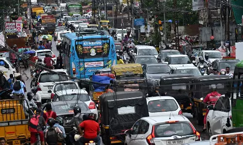 പഴയ വാഹനങ്ങളുടെ ഫിറ്റ്നസ് പുതുക്കൽ; കേന്ദ്രം കുത്തനെ ഉയർത്തിയ ഫീസിൽ ആശ്വാസവുമായി സംസ്ഥാന സർക്കാർ, നിരക്കിൽ 50 ശതമാനം കുറയും