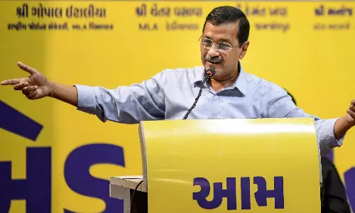 അവർക്ക് നിങ്ങളെ ജയിലിൽ അയയ്ക്കാൻ മാത്രമേ കഴിയൂ, കഴുത്ത് ഞെരിക്കാനാവില്ല, ഗുജറാത്തിൽ മാറ്റം കൊണ്ടുവരാൻ ഭയം ഇല്ലാതാക്കൂ: പ്രവർത്തകരോട് കെജ്‌രിവാൾ