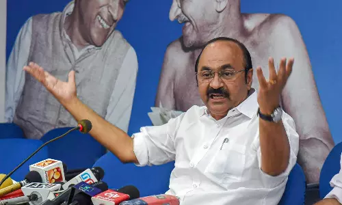 വർഗീയത ആളിക്കത്തിക്കാൻ തീപ്പൊരി കാത്തിരിക്കുന്നവർക്ക് തീപ്പന്തം കൊടുക്കുകയാണ് സിപിഎം, സംഘ്പരിവാരും ഇവരും തമ്മിലെന്താണ് വ്യത്യാസം?: പ്രതിപക്ഷ നേതാവ്