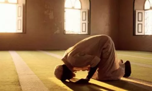 അധികൃതരുടെ അനുമതിയില്ലാതെ ആളൊഴിഞ്ഞ വീട്ടിൽ നിസ്‌കരിച്ചു; യുപിയിൽ 12 പേർ കസ്റ്റഡിയിൽ