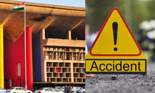 വെറുമൊരു വീട്ടമ്മയല്ല, സാങ്കൽപ്പിക വരുമാനം പ്രതിമാസം 15,000 രൂപയായി കണക്കാക്കുന്നു: വാഹനാപകടത്തിൽ മരിച്ച സ്ത്രീയുടെ കുടുംബത്തിനുള്ള നഷ്ടപരിഹാരം ഇരട്ടിയാക്കി കോടതി