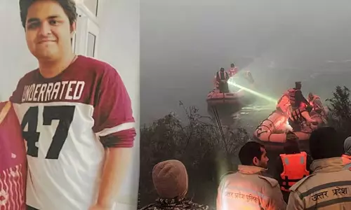 തണുത്തുറഞ്ഞ വെള്ളത്തിൽ രണ്ട് മണിക്കൂറോളം, കാറുമായി കുഴിയിൽ വീണ യുവാവിന് അച്ഛൻ നോക്കിയിരിക്കെ ദാരുണാന്ത്യം