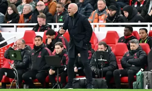 സ്ലോട്ട് നിൽക്കണോ അതോ പോവണോ? ; ലിവർപൂൾ ആരാധകർ രണ്ട് തട്ടിൽ