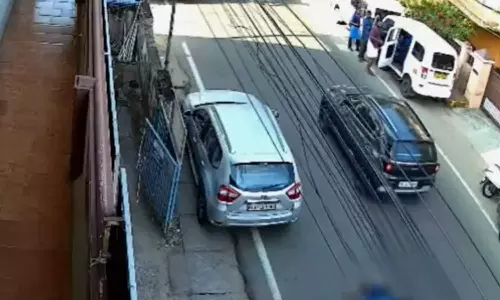 എളമക്കരയിൽ വിദ്യാർഥിനിയെ കാര്‍ ഇടിച്ചിട്ട സംഭവത്തില്‍ ട്വിസ്റ്റ്; ഒരാള്‍ അറസ്റ്റില്‍