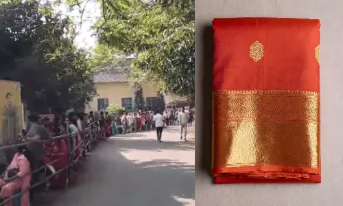 ഐഫോണ്‍  വാങ്ങാനല്ല, പുലർച്ച നാലുമണി മുതൽ സ്ത്രീകൾ ക്യൂ നിൽക്കുന്നത് സാരി വാങ്ങാന്‍..;എന്താണ് ഈ സാരിക്കിത്ര പ്രത്യേകത?