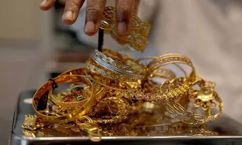 സെക്യൂരിറ്റിയില്ല,ആകെയുള്ളത് രണ്ടു ജീവനക്കാർ മാത്രം;20 മിനിറ്റ് കൊണ്ട് ബാങ്കിൽ നിന്നും കൊള്ളയടിച്ചത് അഞ്ച് കോടിയുടെ സ്വർണാഭരണങ്ങള്‍