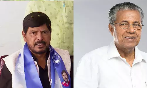  പിണറായി വിജയന് എൻഡിഎയിലേക്ക് സ്വാഗതം:  കേന്ദ്രമന്ത്രി രാംദാസ് അതാവലെ