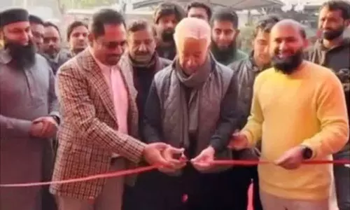 Pakistan defence minister Khawaja Asif inaugurates fake Pizza Hut