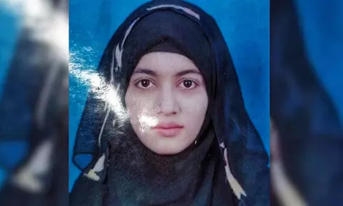 കർണാടക ധാർവാഡിൽ  വീട്ടിൽ നിന്ന് ലാബിലേക്ക് പോയ യുവതി മരിച്ച നിലയിൽ