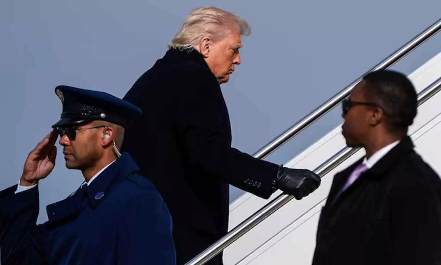 ട്രംപുമായി ദാവോസിലേക്ക് പറന്ന് എയര്ഫോഴ്സ് വണ്, പിന്നാലെ തിരിച്ചിറങ്ങി: സംഭവിച്ചത്... ട്രംപുമായി ദാവോസിലേക്ക് പറന്ന് എയര്ഫോഴ്സ് വണ്, പിന്നാലെ തിരിച്ചിറങ്ങി: സംഭവിച്ചത്...