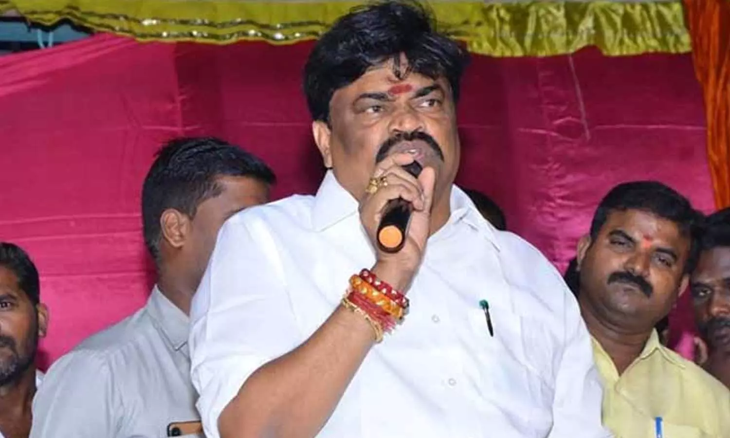 അധികാരത്തിൽ വന്നാൽ കമിതാക്കള്ക്ക് സര്ക്കാര് ബസുകളില് സൗജന്യമായി യാത്ര ചെയ്യാം; തെരഞ്ഞെടുപ്പ് വാഗ്ദാനവുമായി തമിഴ്നാട് മുന് മന്ത്രി അധികാരത്തിൽ വന്നാൽ കമിതാക്കള്ക്ക് സര്ക്കാര് ബസുകളില് സൗജന്യമായി യാത്ര ചെയ്യാം; തെരഞ്ഞെടുപ്പ് വാഗ്ദാനവുമായി തമിഴ്നാട് മുന് മന്ത്രി