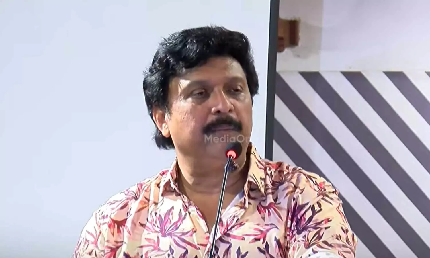 മലപ്പുറത്താണ് ഏറ്റവും കൂടുതൽ കളിപ്പീര് ലൈസൻസ് കൊടുത്തിട്ടുള്ളത്: കെ. ബി ഗണേഷ് കുമാർ മലപ്പുറത്താണ് ഏറ്റവും കൂടുതൽ കളിപ്പീര് ലൈസൻസ് കൊടുത്തിട്ടുള്ളത്: കെ. ബി ഗണേഷ് കുമാർ