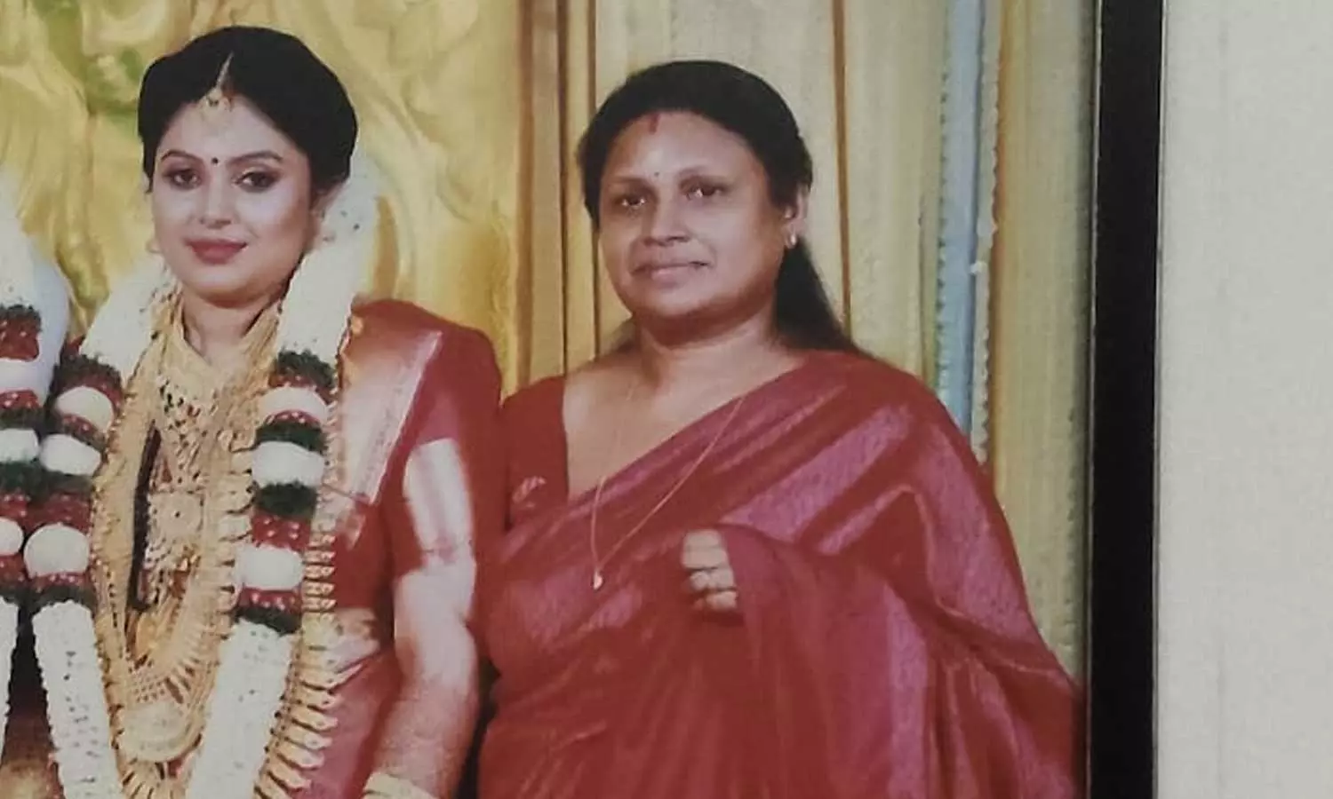 200 പവൻ സ്ത്രീധനമായി വാങ്ങി, മാനസിക പീഡനവും അവഗണനയും; തിരുവനന്തപുരത്തെ അമ്മയുടെയും മകളുടെയും മരണത്തിൽ ആത്മഹത്യ കുറിപ്പ് കണ്ടെത്തി 200 പവൻ സ്ത്രീധനമായി വാങ്ങി, മാനസിക പീഡനവും അവഗണനയും; തിരുവനന്തപുരത്തെ അമ്മയുടെയും മകളുടെയും മരണത്തിൽ ആത്മഹത്യ കുറിപ്പ് കണ്ടെത്തി