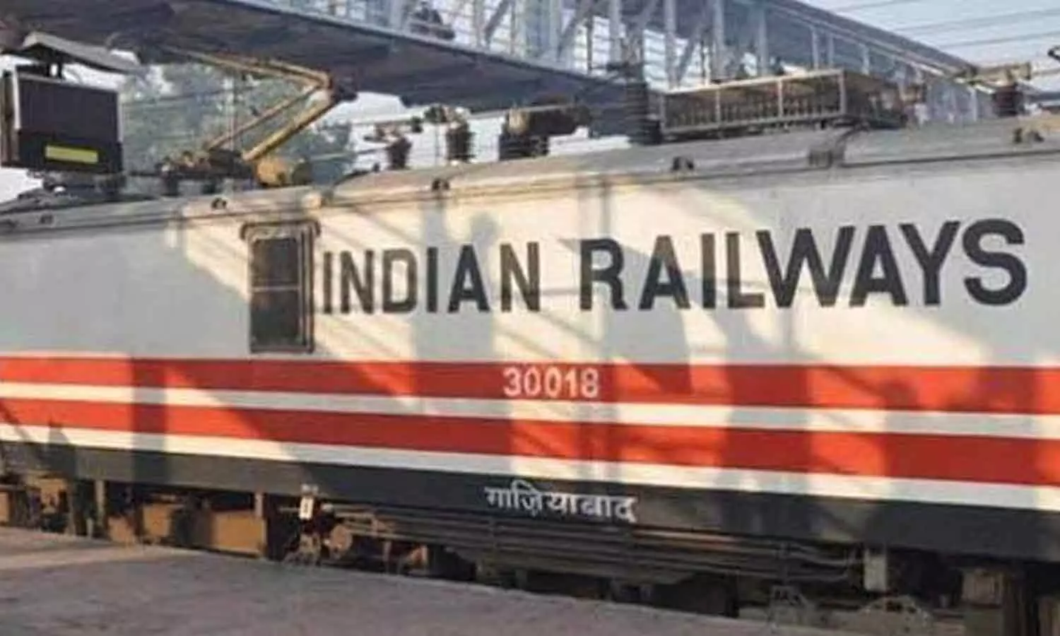 ട്രെയിനുകൾക്ക് നേരെയുള്ള കല്ലേറ്: ആറുമാസത്തിനിടെ 1698 കേസുകൾ; 665 പേർ പിടിയിൽ ട്രെയിനുകൾക്ക് നേരെയുള്ള കല്ലേറ്: ആറുമാസത്തിനിടെ 1698 കേസുകൾ; 665 പേർ പിടിയിൽ