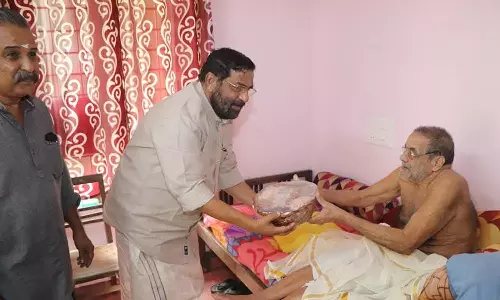 കടകംപള്ളി സുരേന്ദ്രനും, രാജു എബ്രഹാമും ഉണ്ണികൃഷ്ണൻ പോറ്റിയുടെ വീട്ടിൽ; ഫോട്ടോ പുറത്ത്