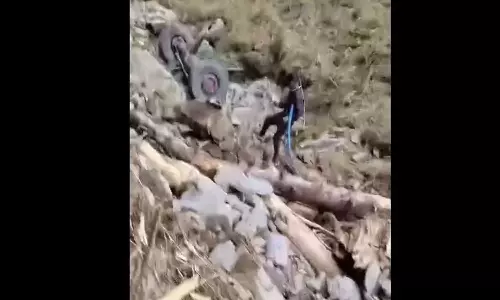 ജമ്മു കശ്മീരിൽ സൈനിക വാഹനം കൊക്കയിലേക്ക് മറിഞ്ഞ് 10 സൈനികർ മരിച്ചു