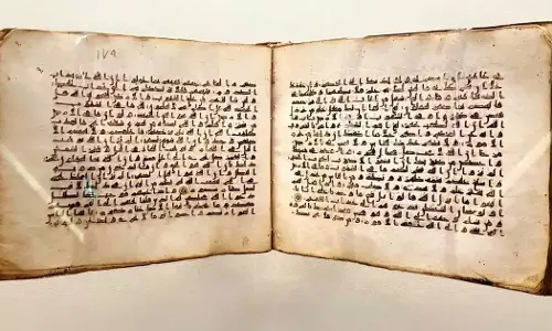 മക്കയിലെ ഹിറ സാംസ്കാരിക കേന്ദ്രത്തിൽ അപൂർവ കൂഫി ഖുർആൻ കൈയെഴുത്തുപ്രതി പ്രദർശനത്തിന്