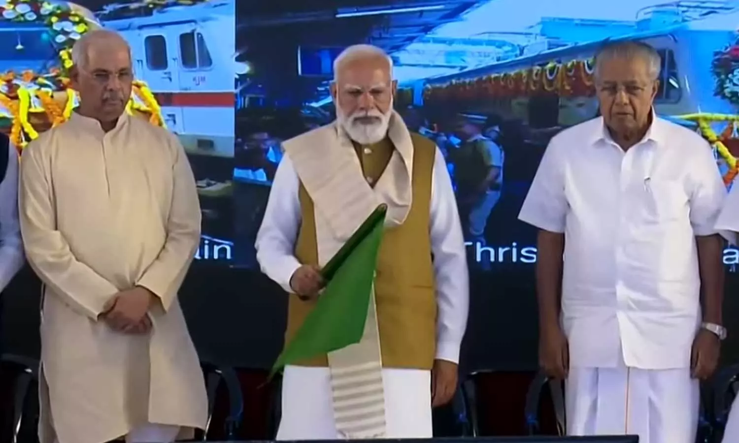 പ്രധാനമന്ത്രി കേരളത്തിൽ; നാല് ട്രെയിനുകൾ ഫ്ലാഗ് ഓഫ് ചെയ്തു പ്രധാനമന്ത്രി കേരളത്തിൽ; നാല് ട്രെയിനുകൾ ഫ്ലാഗ് ഓഫ് ചെയ്തു