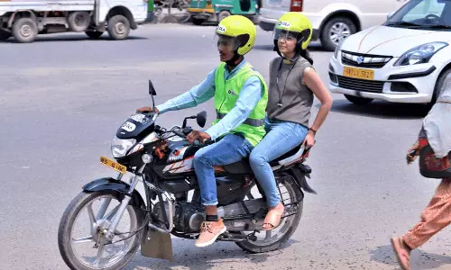 ബൈക്ക് ടാക്സി നിരോധനം നീക്കി കര്ണാടക ഹൈക്കോടതി; സര്ക്കാറിന് നിയന്ത്രണം ഏര്പ്പെടുത്താം ബൈക്ക് ടാക്സി നിരോധനം നീക്കി കര്ണാടക ഹൈക്കോടതി; സര്ക്കാറിന് നിയന്ത്രണം ഏര്പ്പെടുത്താം